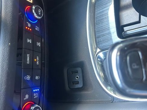 Used 2018 Buick Enclave FWD Premium image 16