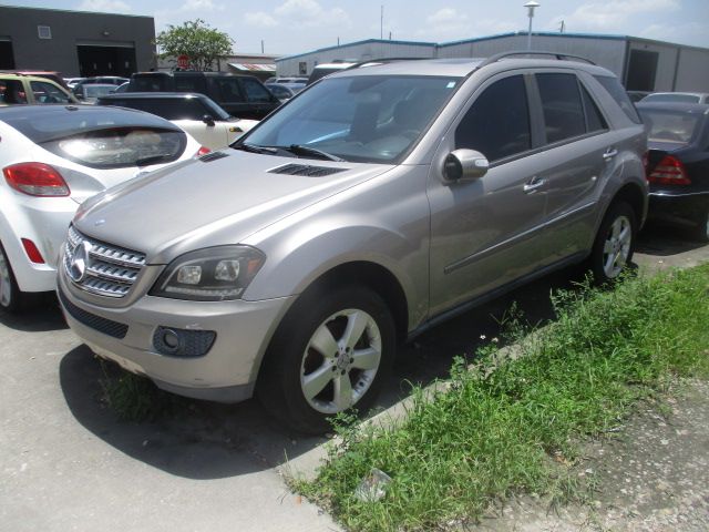 Used 2006 Mercedes-Benz ML 500 4MATIC image 2