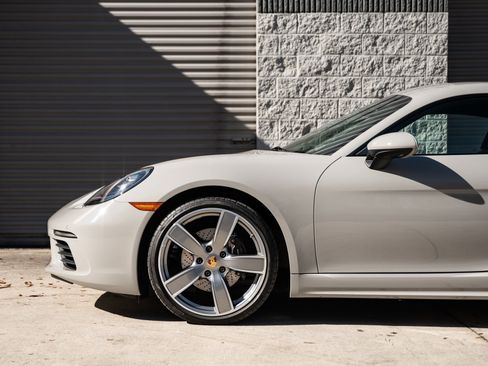 Used 2023 Porsche 718 Cayman image 16