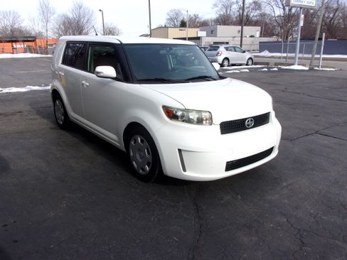 Used 2010 Scion xB image 3