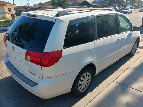 Used 2009 Toyota Sienna LE image 6