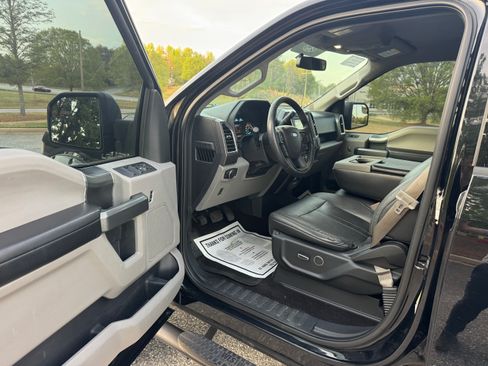 Used 2016 Ford F150 XLT image 12