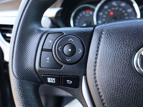 Used 2015 Toyota Corolla LE image 21