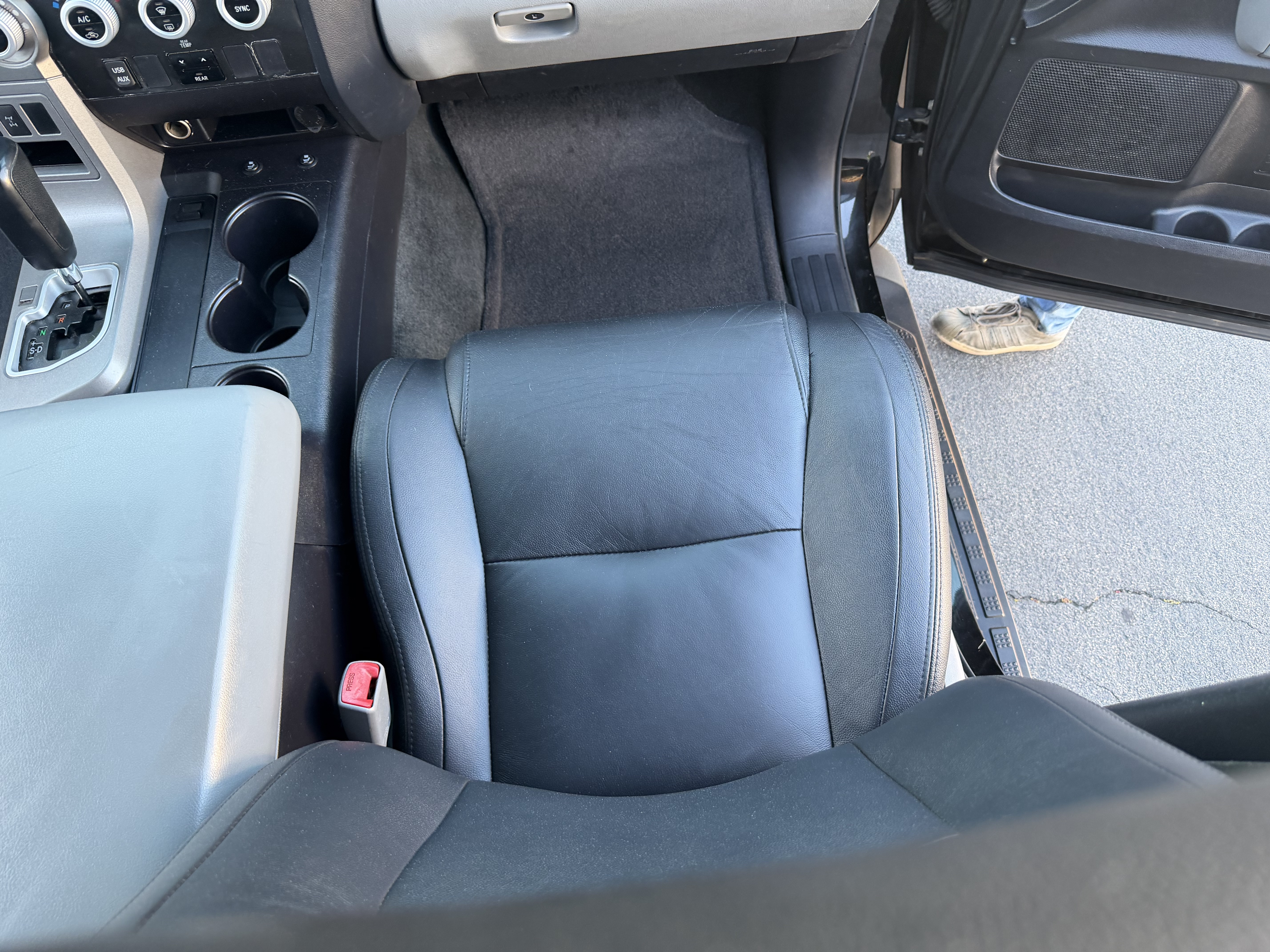 Used 2016 Toyota Sequoia SR5 AWD/4WD image 25