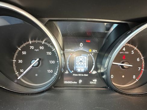 Used 2018 Land Rover Discovery Sport SE image 14