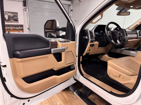Used 2017 Ford F350 Lariat image 12