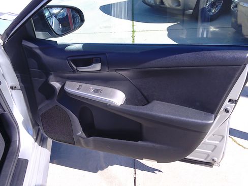 Used 2012 Toyota Camry SE image 11