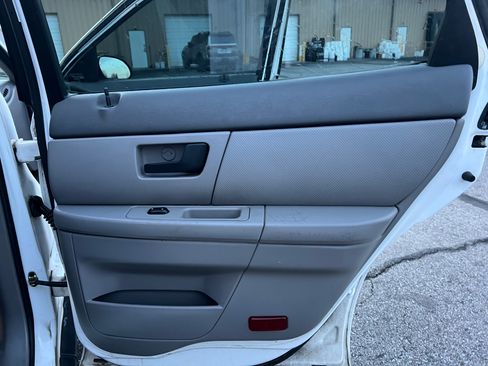 Used 2005 Ford Taurus SE image 19