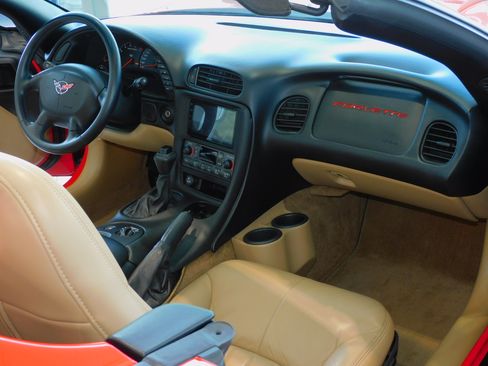 Used 1998 Chevrolet Corvette Stingray Convertible w/1LT image 16