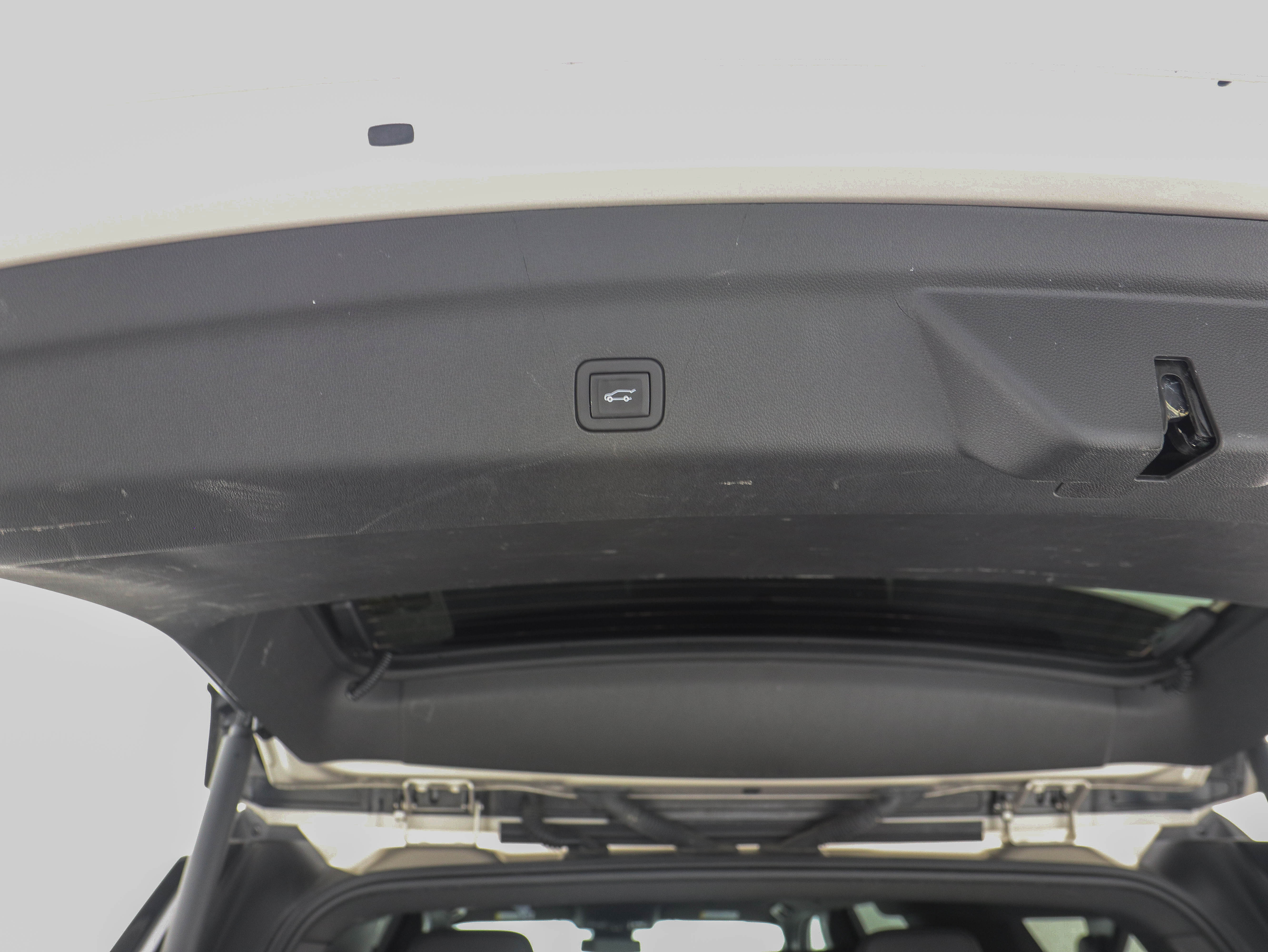 Used 2024 Chevrolet Suburban 4WD LT image 12