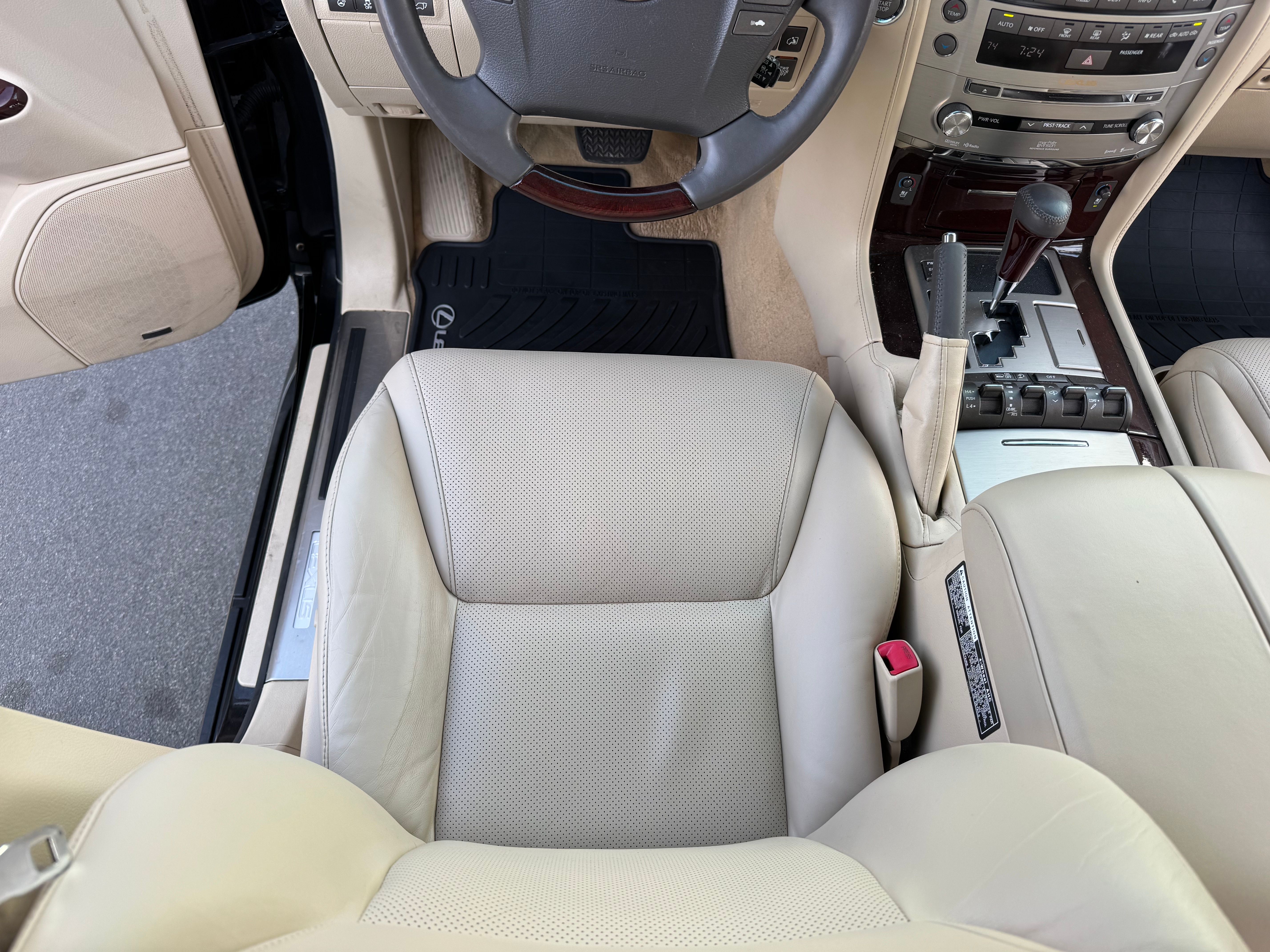 Used 2013 Lexus LX 570 4WD image 21