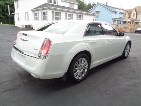 Used 2013 Chrysler 300 AWD image 2
