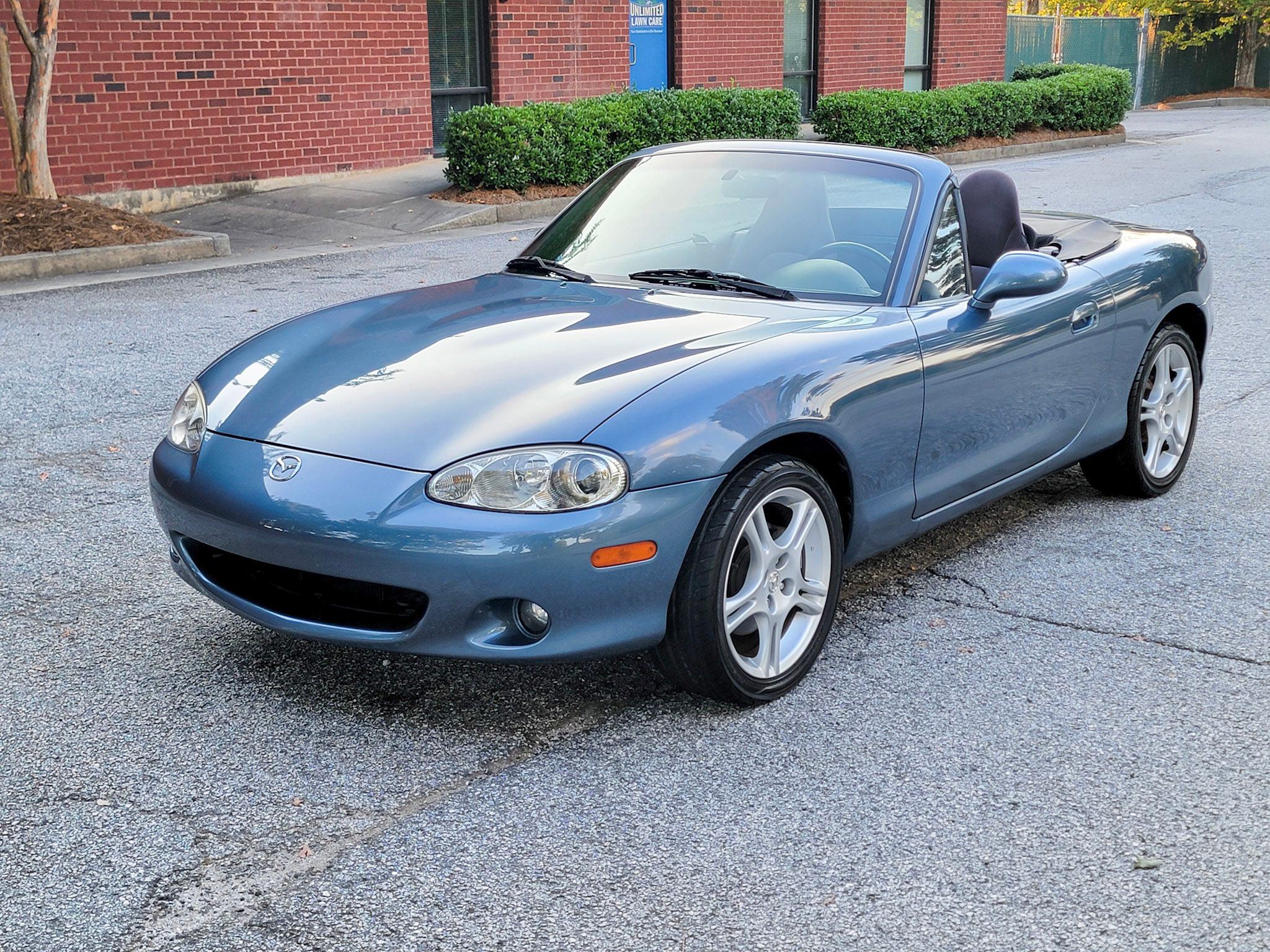 Used 2005 MAZDA MX-5 Miata UNAVAIL RWD image 3