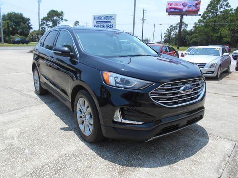 Used 2019 Ford Edge Titanium FWD image 2