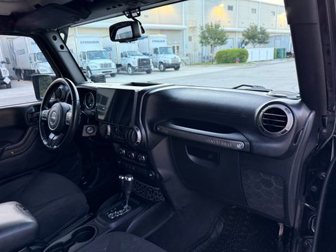 Used 2015 Jeep Wrangler 4WD Unlimited Sport image 78