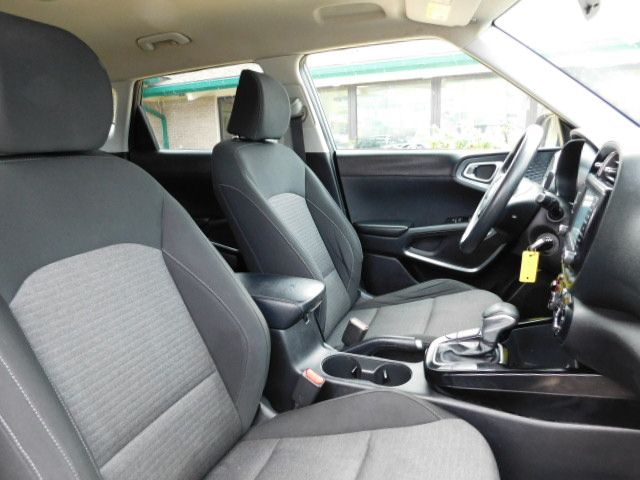 Used 2020 Kia Soul S FWD image 23