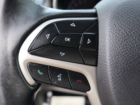 Used 2019 Jeep Grand Cherokee Altitude image 23