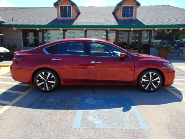 Used 2017 Nissan Altima SR FWD image 10