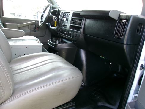 Used 2017 Chevrolet Express 2500 UNAVAIL RWD image 6