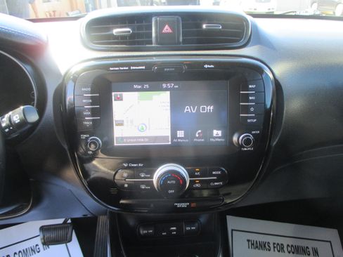 Used 2019 Kia Soul + image 6