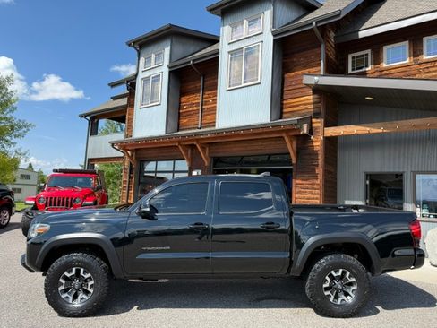 Used 2018 Toyota Tacoma 4x4 Double Cab image 2