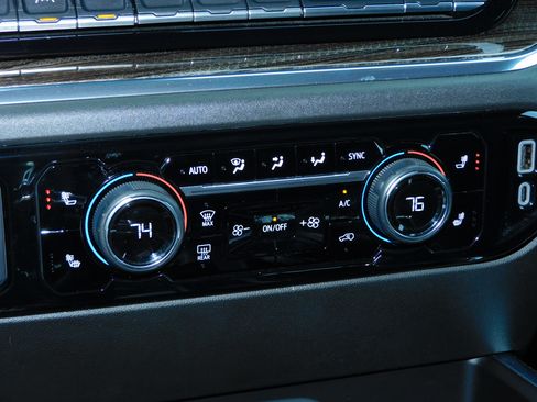 Used 2024 Chevrolet Silverado 1500 LT Z71 image 7