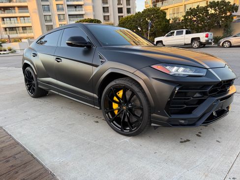 Used 2020 Lamborghini Urus image 2