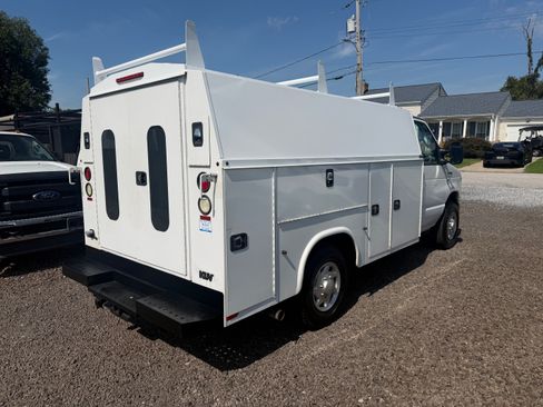 Used 2016 Ford E-350 and Econoline 350 Super Duty RWD image 6
