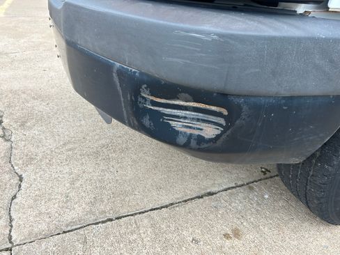 Used 2011 Chevrolet Express 2500 image 23