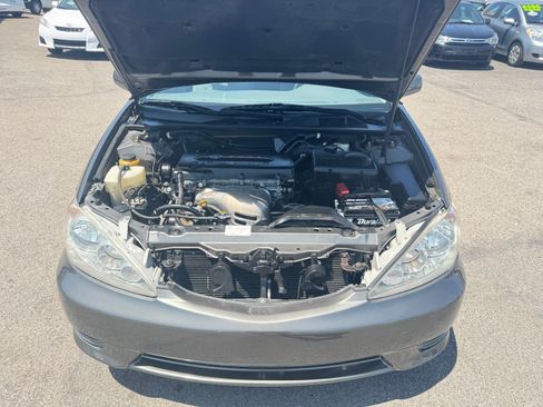 Used 2005 Toyota Camry LE FWD image 23