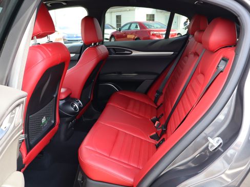 Used 2023 Alfa Romeo Stelvio Veloce image 15