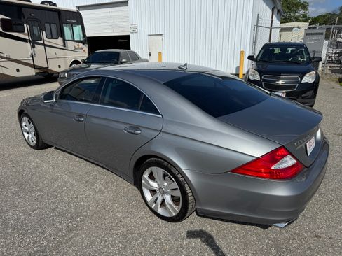 Used 2010 Mercedes-Benz CLS 550 image 3