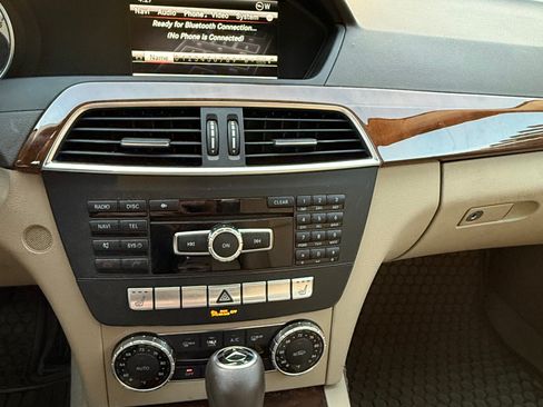 Used 2013 Mercedes-Benz C 250 image 19