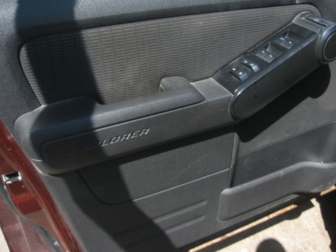 Used 2009 Ford Explorer 4WD XLT image 8