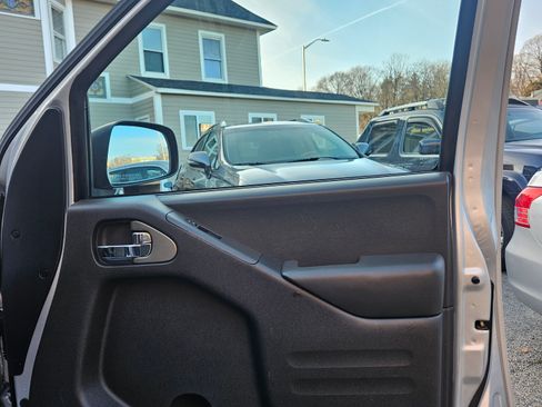 Used 2015 Nissan Frontier SV image 53