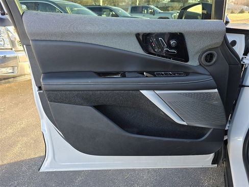 Used 2025 Cadillac Optiq Sport 2 image 11