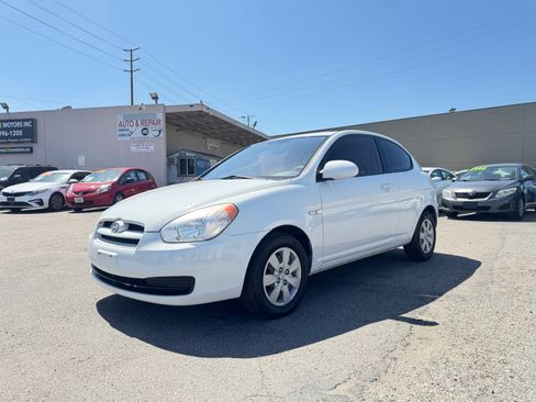 Used 2009 Hyundai Accent GS Hatchback FWD image 3