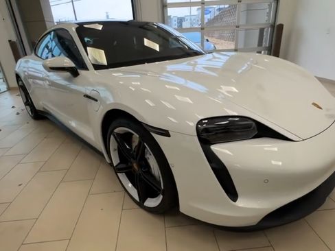 Used 2022 Porsche Taycan image 13