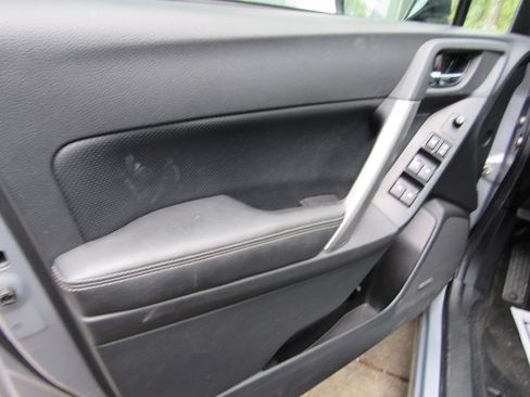 Used 2014 Subaru Forester 2.5i Touring AWD/4WD image 12