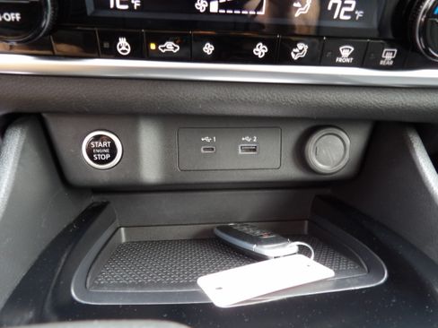 Used 2023 Nissan Rogue SV image 12