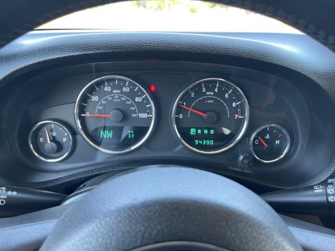 Used 2012 Jeep Wrangler Unlimited Sahara image 9