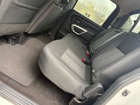 Used 2018 Nissan Titan SV image 25