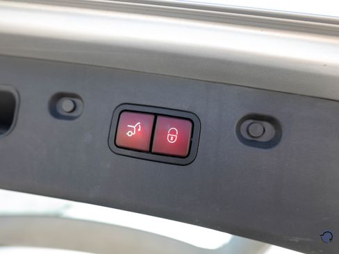 Used 2005 Mercedes-Benz E 55 AMG image 57