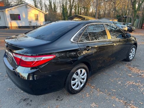 Used 2015 Toyota Camry LE image 4