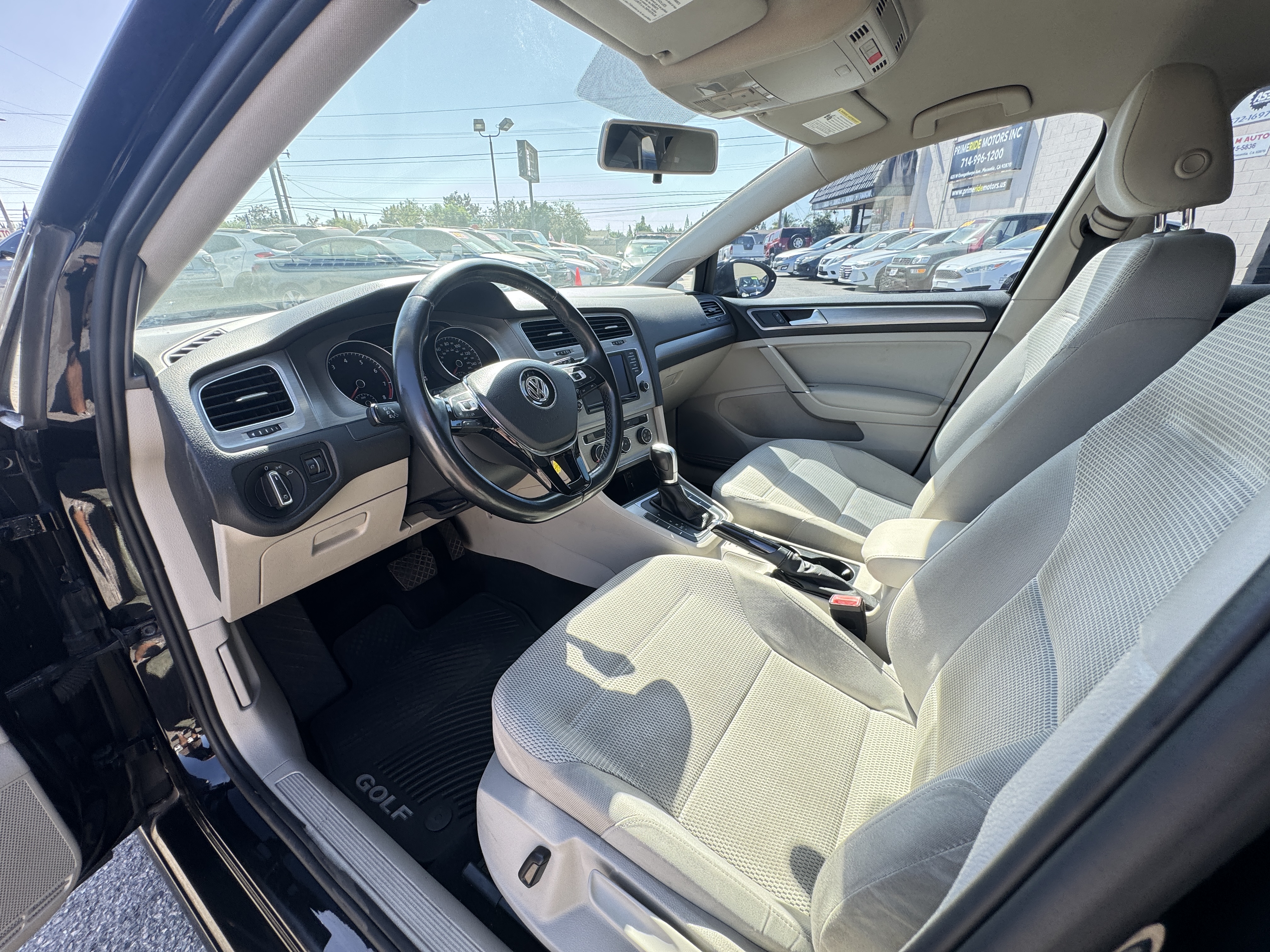 Used 2017 Volkswagen Golf SportWagen FWD image 16