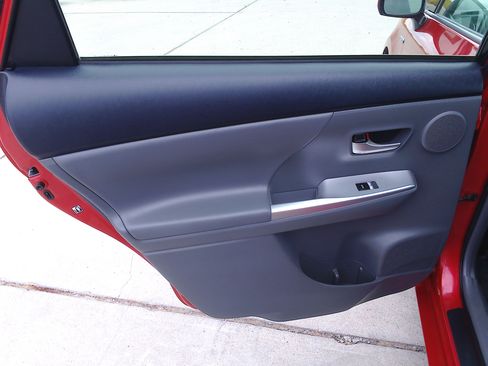 Used 2012 Toyota Prius V Five image 10
