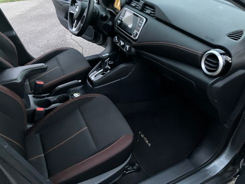 Used 2021 Nissan Versa SR image 11