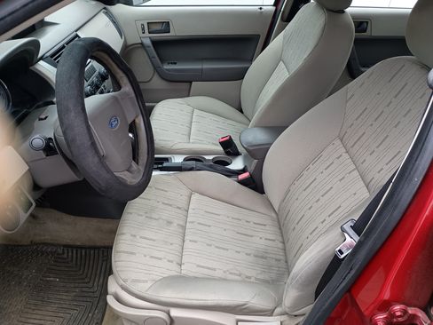 Used 2010 Ford Focus SE image 7