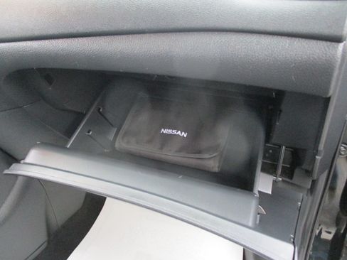 Used 2020 Nissan Rogue FWD SV 2.5L 4-Cyl SUV image 32