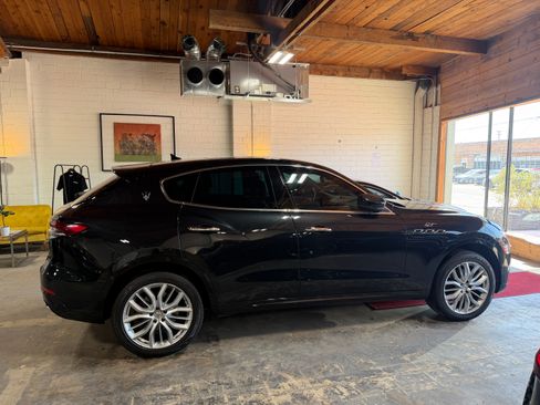 Used 2022 Maserati Levante GT AWD/4WD image 6